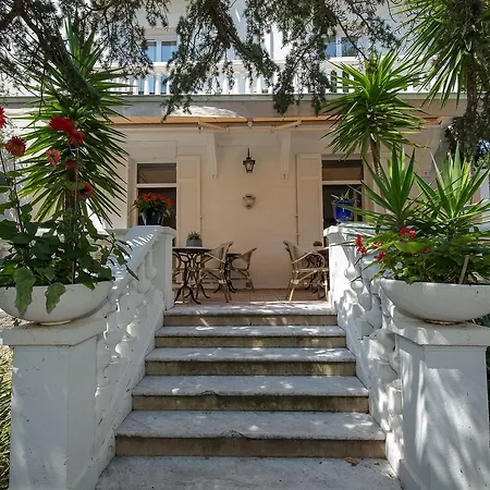 Le Thimothee : & Hotel