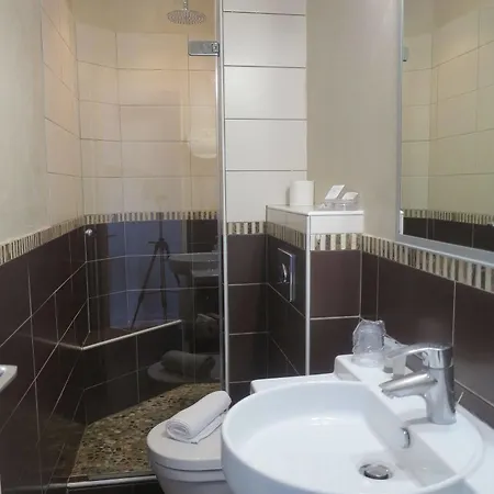 Le Thimothee : & מלון