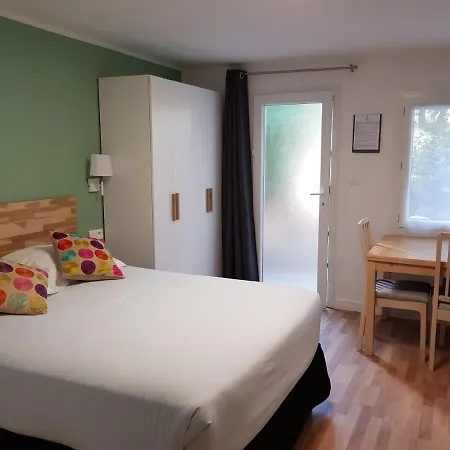 勒特姆特酒店和一室公寓 2* Saint-Raphaël